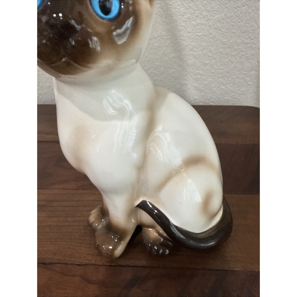 Enesco Cat Figurine with Blue Eyes Siamese Kitten - Picture 3 of 12